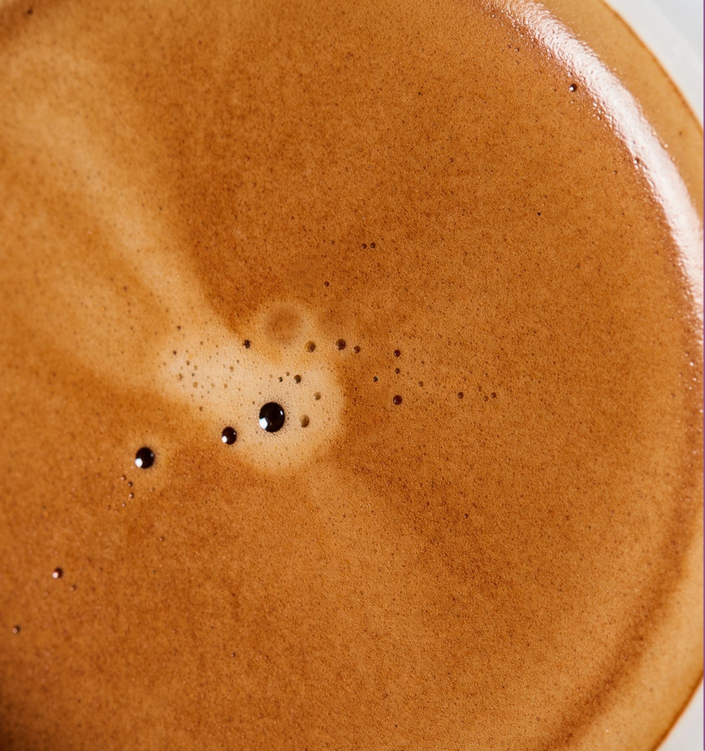 Gros plan sur la mousse d’un café